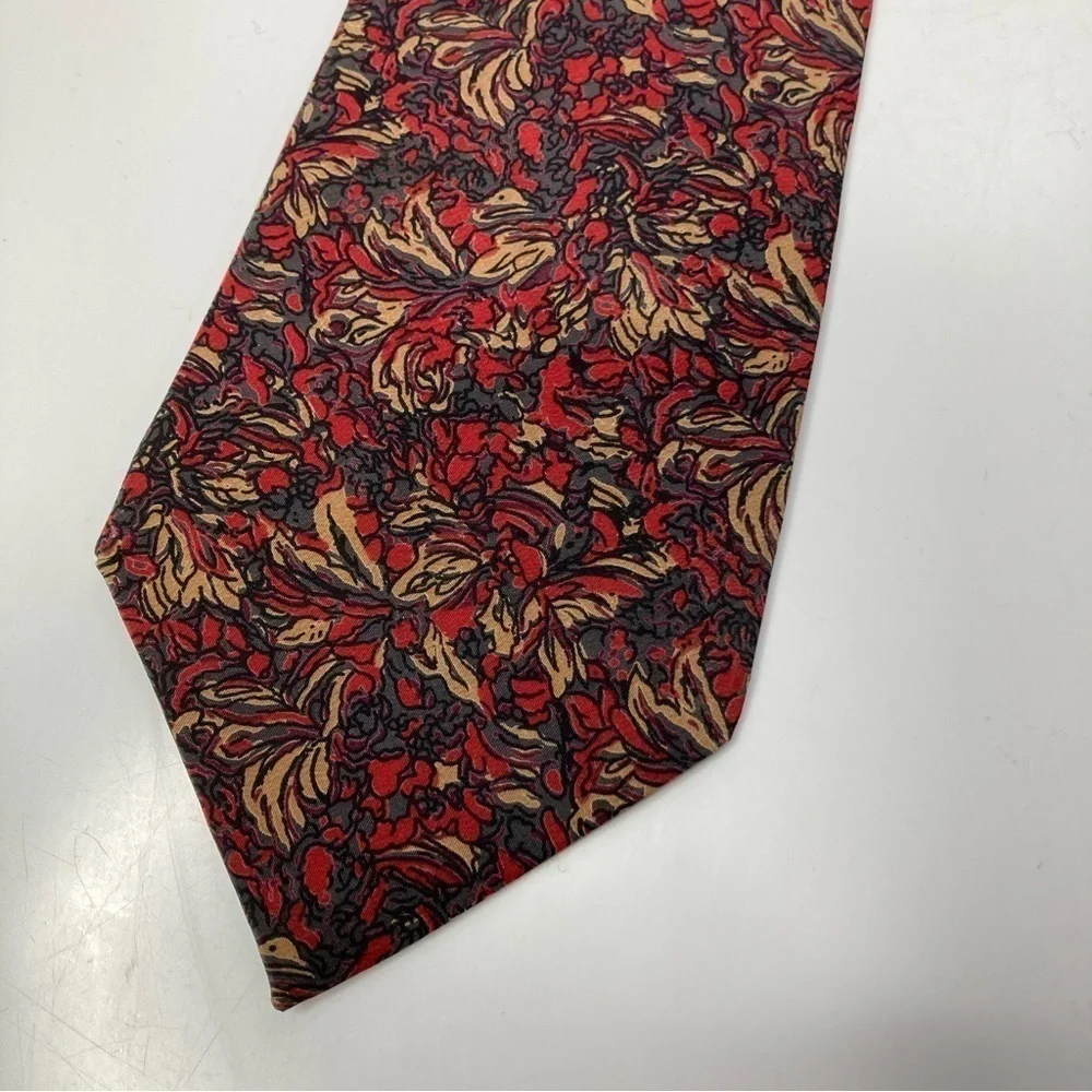 London‎ Fog 100% silk tie
